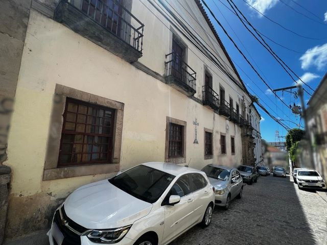Casa Nobre com 7.822m² de construção, prédio tombado, necessita reparos