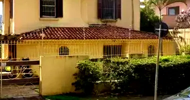 Casa com 450m² construídos, terreno de 504m², ocupada