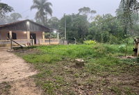 Sítio com ampla área verde e casas para reformar