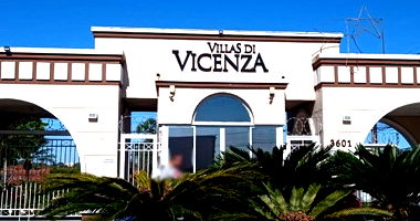 Casa com 84m² em Condomínio Fechado