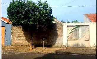 Casa com 2 quartos, 2 banheiros, 79,92m² construída, desocupada