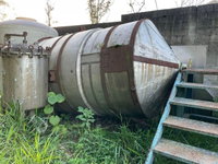 Tanque de fundo cônico em aço inox com capacidade de 6.500 litros