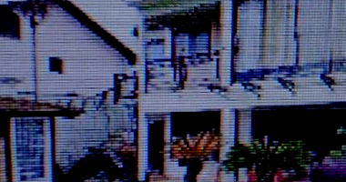 Casa com 3 pavimentos, 5 suítes, área de lazer com piscina e churrasqueira