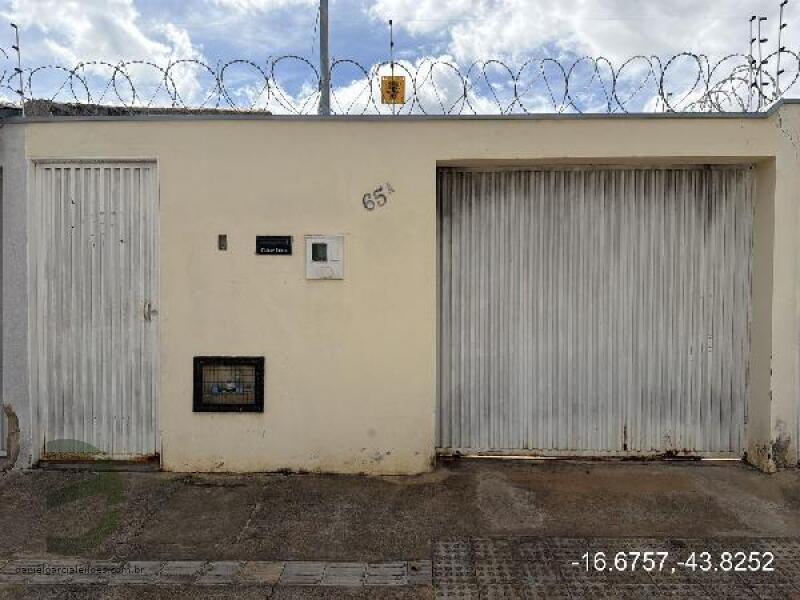 Casa com 2 Quartos e 2 Banheiros em Montes Claros