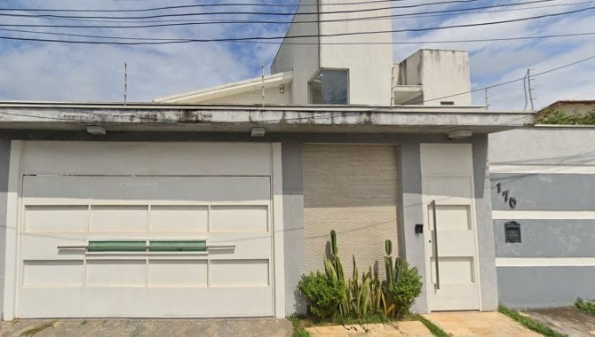 Casa de Alto Padrão 3 quartos 2 banheiros 1 vaga 141m² construída