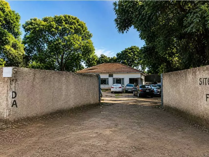 Terreno de 69.200 m² com benfeitorias, imóvel