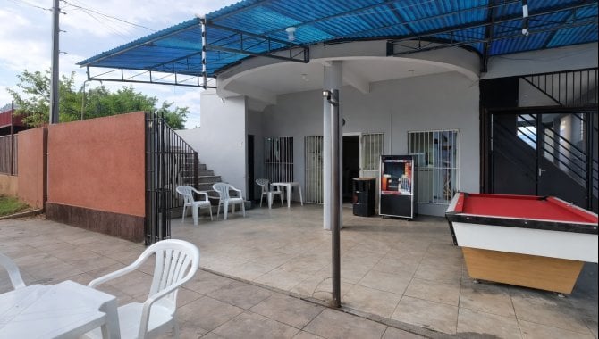 Casa com 3 quartos e 3 banheiros, 258 m², ocupada