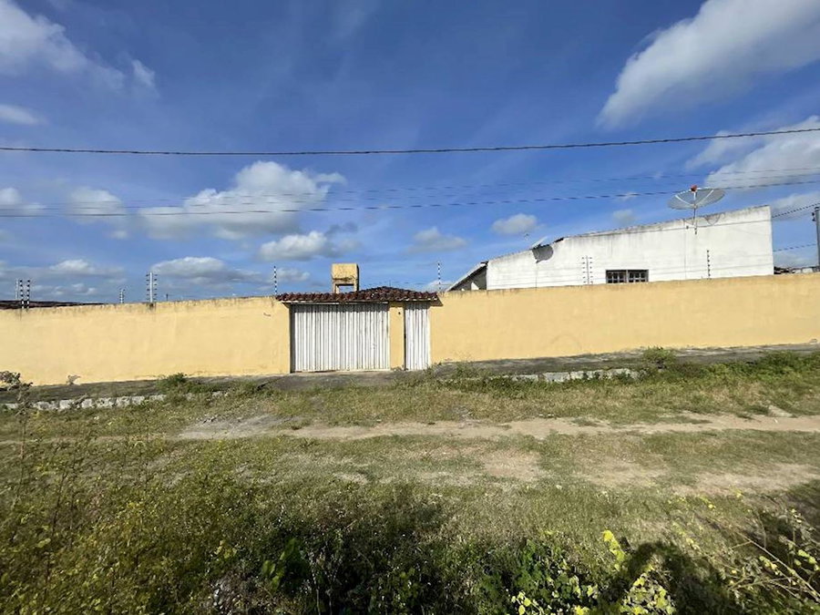 Casa Ocupada com 4 Quartos em Nova Tacaimbó