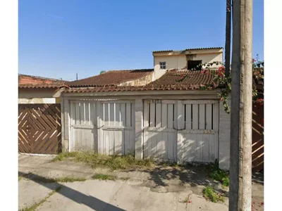 Casa ocupada com 50,29 m² de área construída