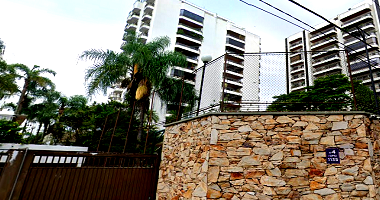 Apartamento Duplex 335m² com 3 suítes e 4 vagas, ocupado