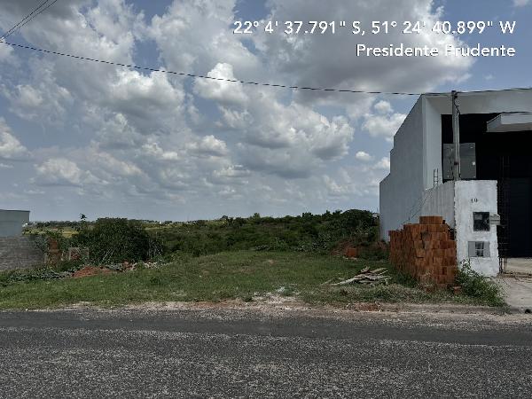 Terreno com 230,47m² em área residencial, desocupado