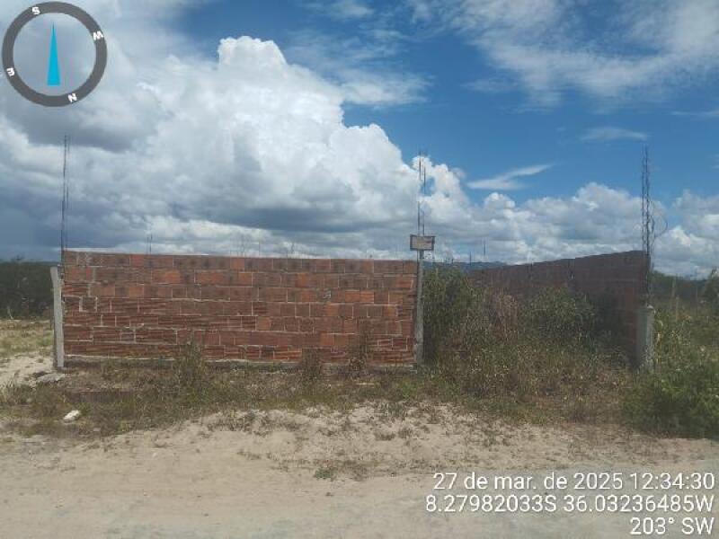 Casa 50m² com 2 quartos, banheiro, sala e cozinha, desocupada