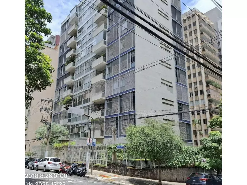 Apartamento com 3 quartos em leilão no Jardim Paulista