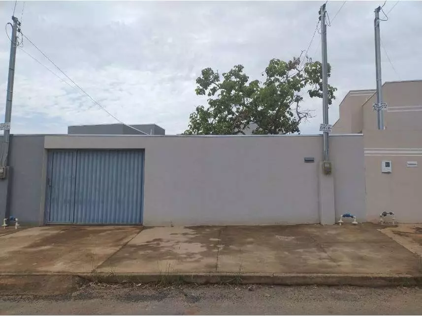 Casa com 1 vaga de garagem, 190m² de terreno, ocupada