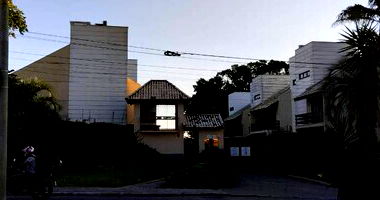 Casa com 3 quartos e 3 banheiros em condomínio