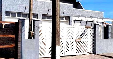 Casa Ocupada em Tramandaí com 1 Quarto e 3 Banheiros