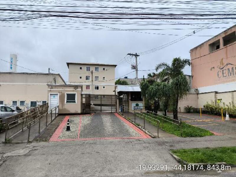Apartamento com 2 quartos, 1 banheiro e 1 vaga