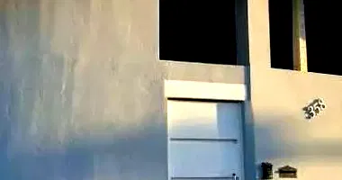 Casa Ocupada com 2 Quartos e 2 Banheiros em Leilão