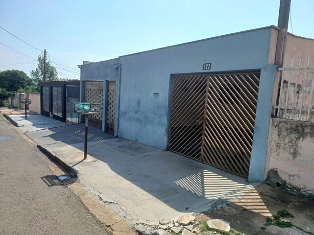 Lote 192 - Casa no Conjunto Milton Gavetti - 181m²
