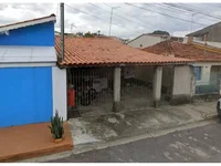 Casa em leilão com 2 quartos e 1 banheiro