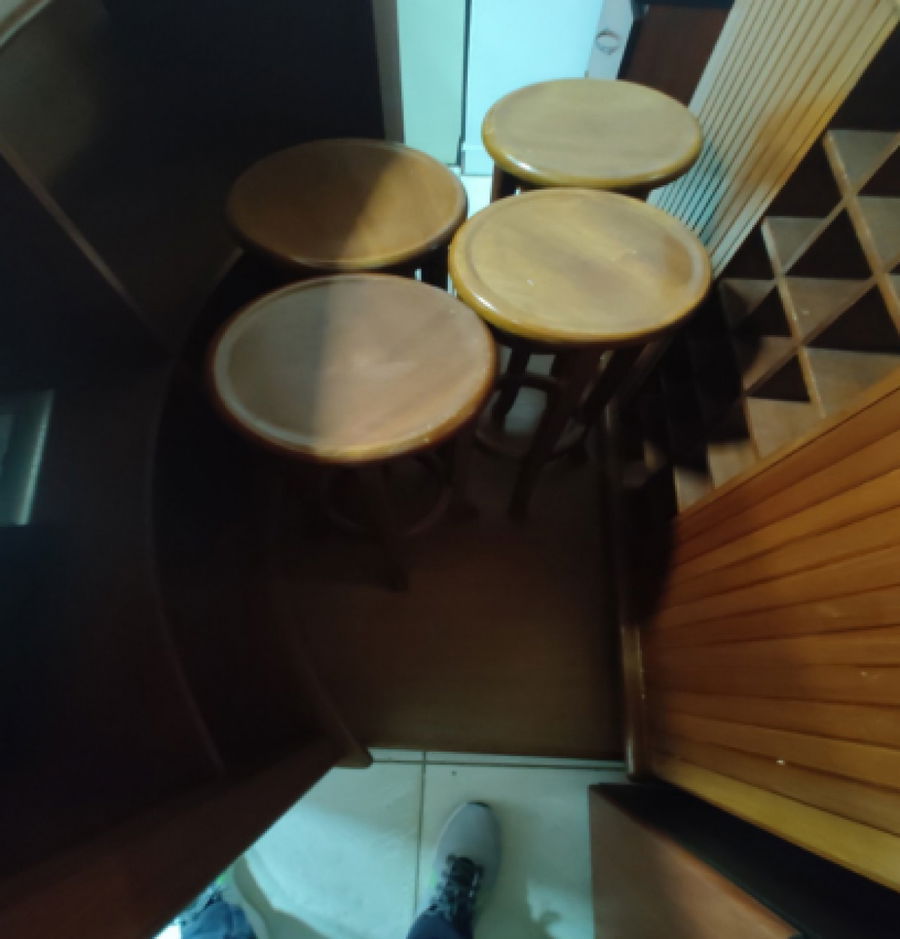 Conjunto de Bar em Madeira Maciça com 4 Banquetas