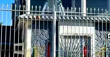 Casa Ocupada com 2 Vagas em Leilão