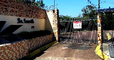 Casa com 2 Quartos e Área Privativa em Santa Cândida