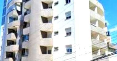 Apartamento 702 com 3 boxes de garagem em Caxias do Sul