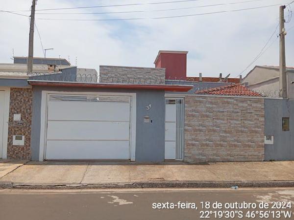 Casa 2 quartos, 1 banheiro, 85m² construída, terreno 200m²