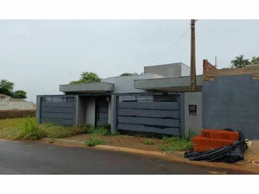 Casa em leilão com 4 quartos e 3 banheiros