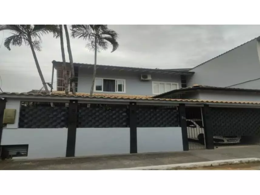 Casa em leilão com 222,70m² construída e terreno de 200m²