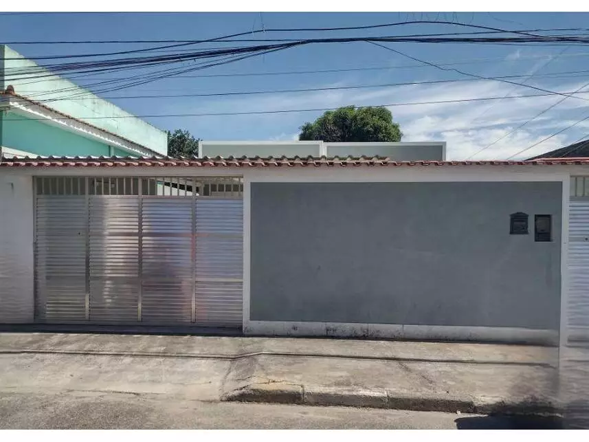 Casa em Leilão com 500m² de Terreno e 143m² Construída