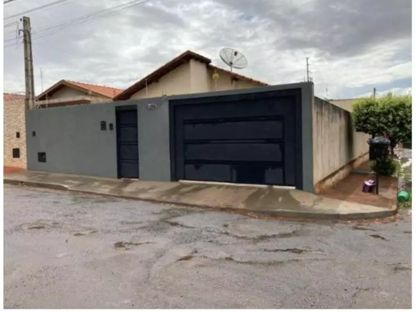 Casa Ocupada com 1 Vaga e 277m² de Terreno em Miguelpolis