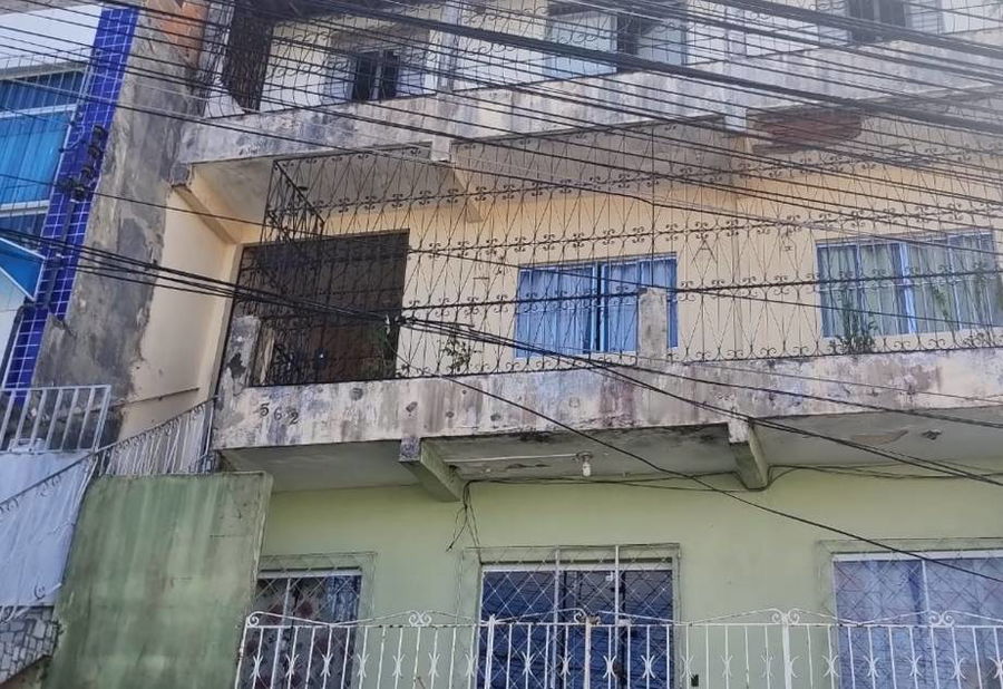 Casa com 77m² construída e terreno, 2° andar, ocupada
