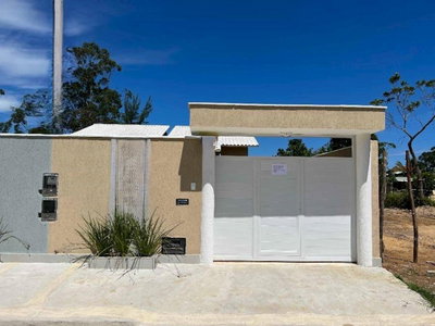 Casa em condomínio com 2 quartos e 2 banheiros, ocupada