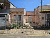 Casa com 2 Quartos e Garagem em Muriaé