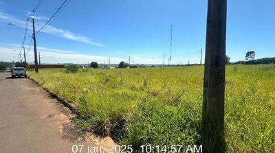 Terreno urbano desocupado de 426,45m² com ótima localização