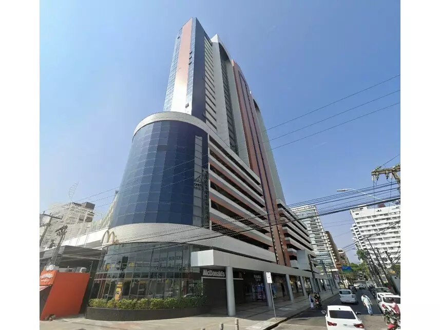 Salas Comerciais desocupadas com 349,78m² privativos no 8º pavimento