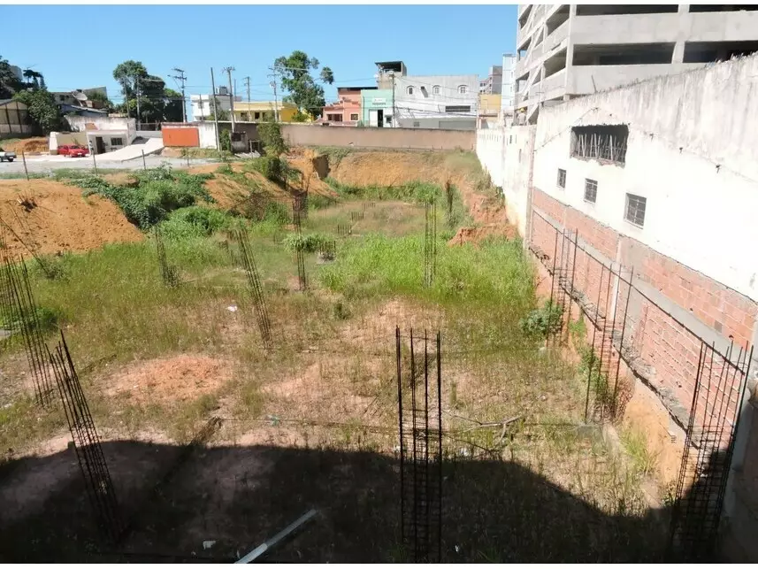 Terreno com benfeitorias de 7.669,55m²