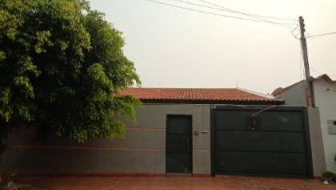 Casa padrão 4 quartos 2 banheiros 1 vaga, 191m² construída, ocupada