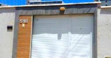 Casa padrão com 2 quartos, 2 banheiros e 1 vaga de garagem, ocupada
