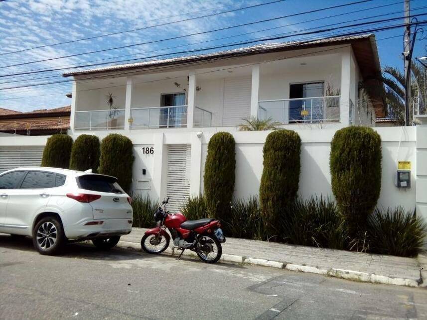 Casa em Leilão com 4 Quartos e 3 Vagas em Campos dos Goytacazes