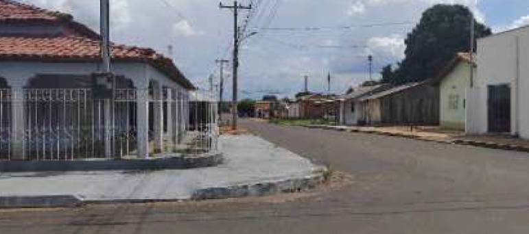 Casa com 3 quartos, 2 banheiros e 2 vagas, 304m² construída