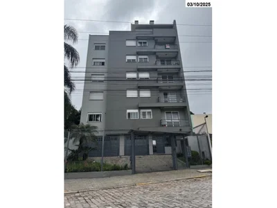 Apartamento com 2 vagas e área de 116m² em condomínio