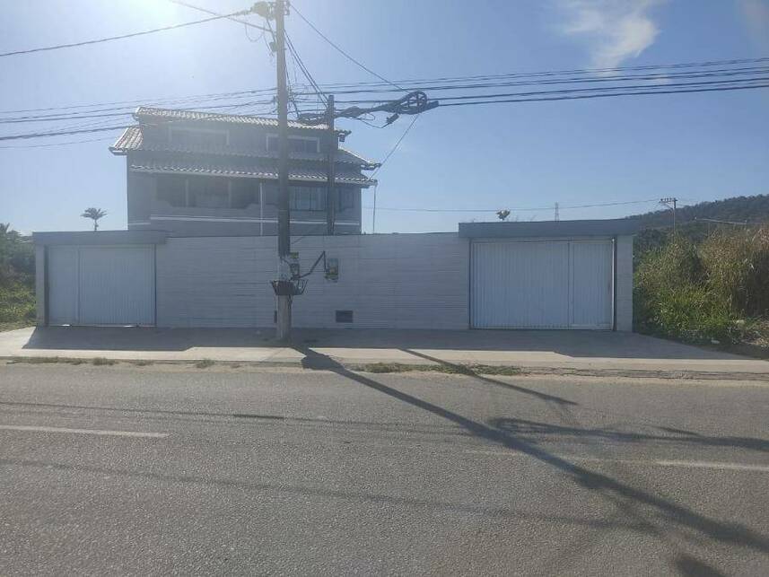 Casa em condomínio com 1 vaga e piscina em Iguaba Pequeno