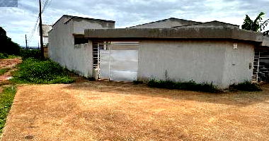 Casa com 2 quartos, 1 banheiro, varanda e 1 vaga de garagem, 80,45m² construída
