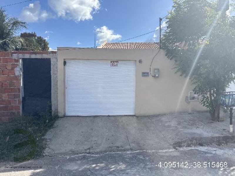 Casa com 2 Quartos e 2 Banheiros em Horizonte - CE