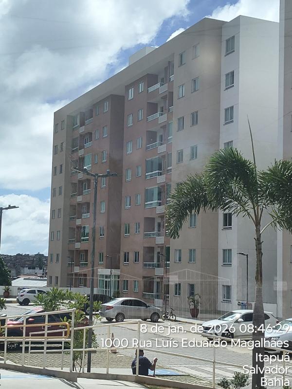 Apartamento com 3 quartos, 2 banheiros e varanda em Salvador