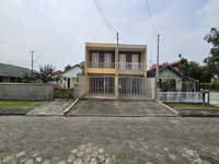 Casa ocupada com 152 m² construída, ideal para famílias