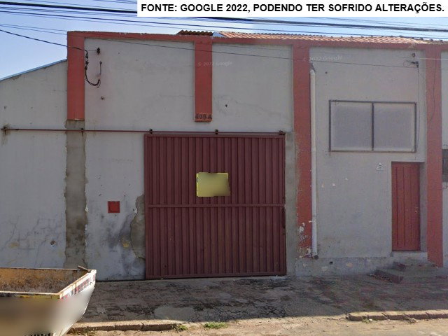 Parte Ideal de Terreno com 2 Barracões